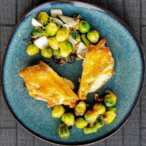Perlhuhnbrust auf krosser Parmesan-Haut