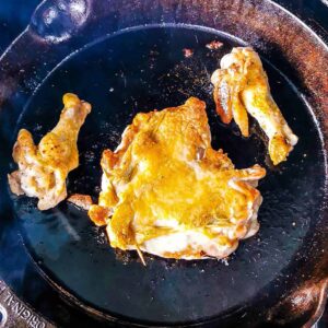 Perlhuhnbrust auf krosser Parmesan-Haut Anleitung