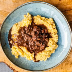 Rotweingulasch aus dem Dutch Oven mit Polenta 3 Rotweingulasch mit Polenta