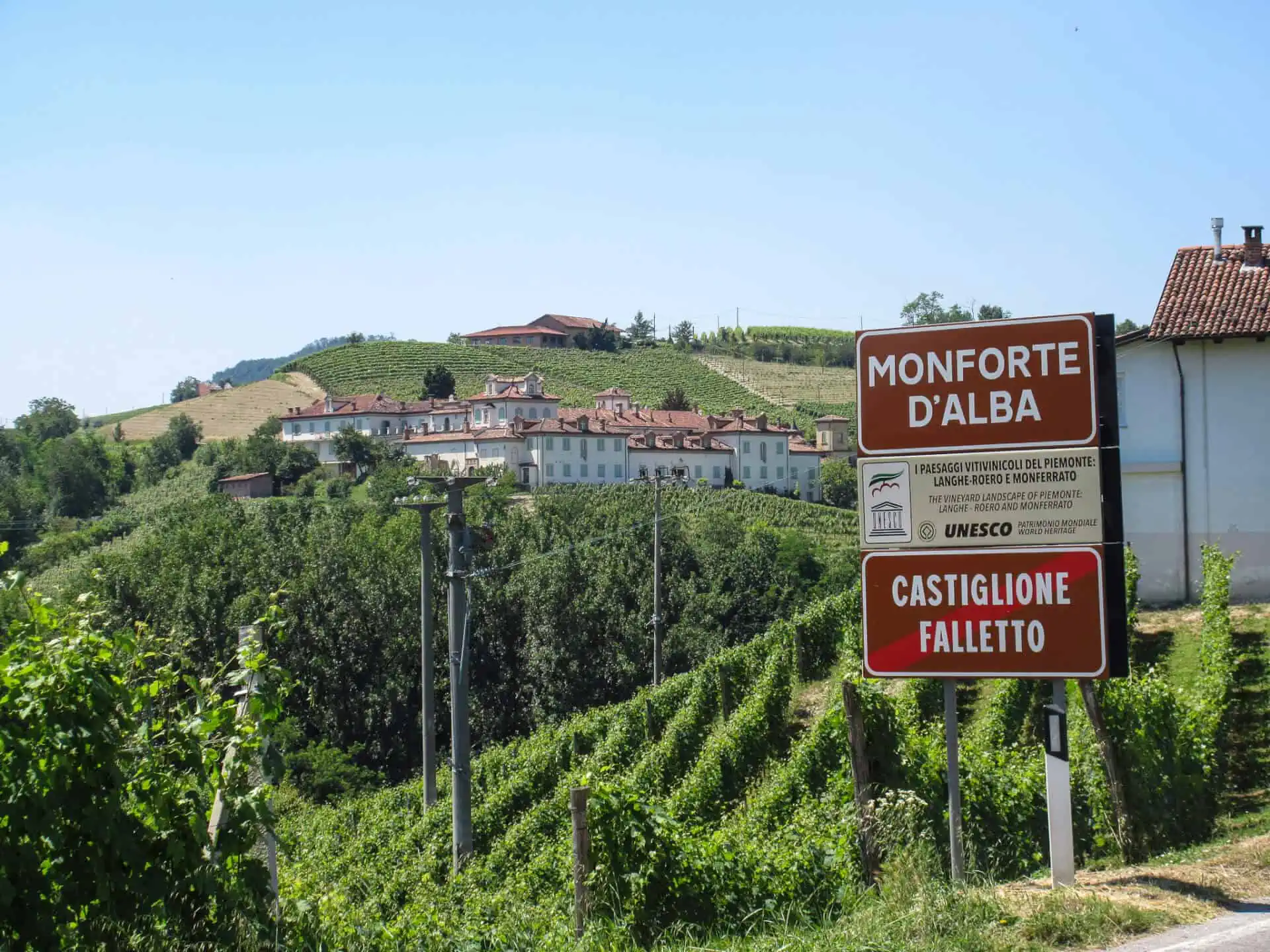 Weingut Rocche dei Manzoni Moforte d'Alba Piemont