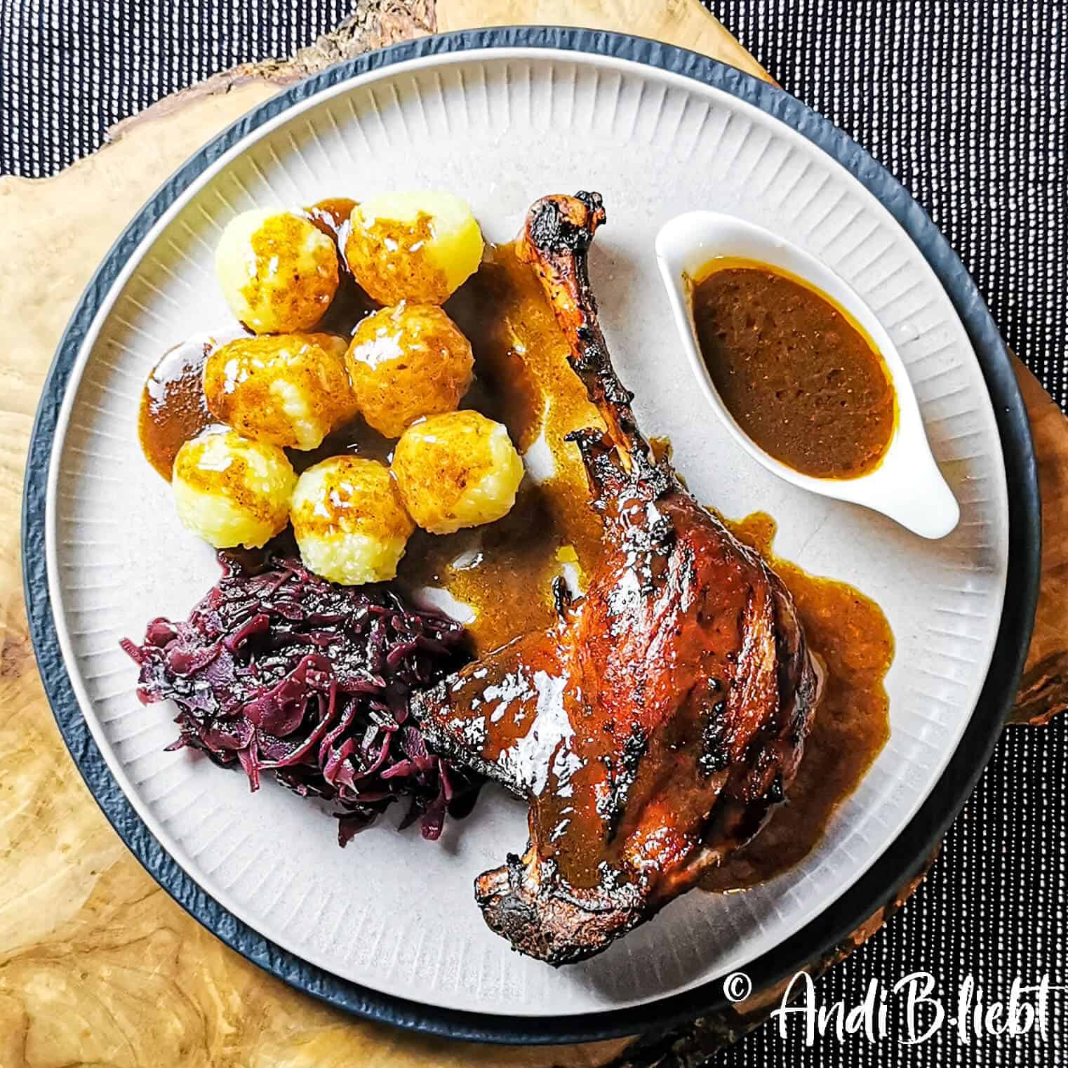 Gänsekeulen Rezept mit Portwein-Apfel Sauce und Bitterschokolade