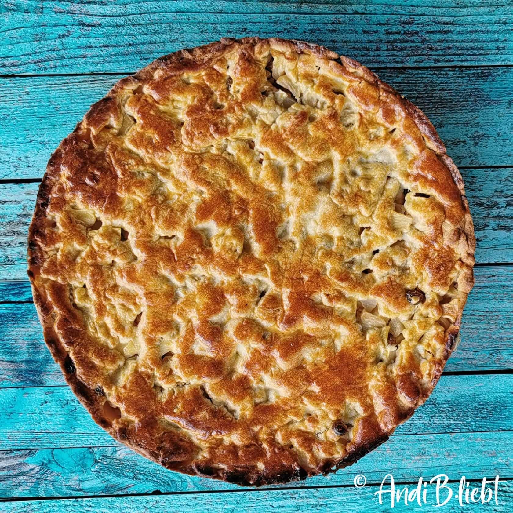 Gedeckter Apfelkuchen mit Rum, Zimt und Rosinen - Das beste Rezept wie ...
