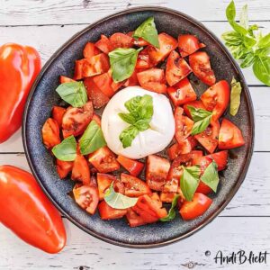 Tomatensalat-mit-Burrata