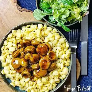 Bratwurstgulasch mit Pfannen-Knöpfli www.andib-liebt.de