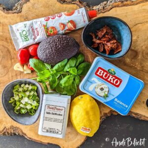 Avocado-Dip-mediterran-mit-Basilikum-www.andib-liebt.de-Zutaten