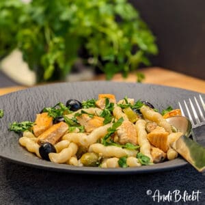 Mediterrane-Pasta-mit-Lachs-Kapern-Oliven-AndiB.liebt-Andreas-Bochem