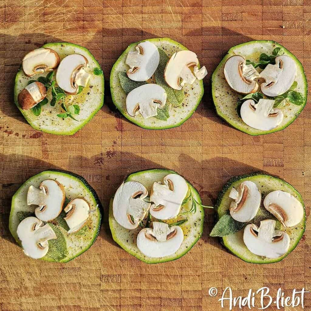 Zucchini überbacken mit Tomaten und Champignons - Anleitungsschritt www.andib-liebt.de