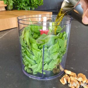 Rucola-Pesto-mit-Walnüssen-andreas-bochem-andibliebt-zubereitung
