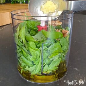 Rucola-Pesto-mit-Walnüssen-andreas-bochem-andibliebt-zubereitung