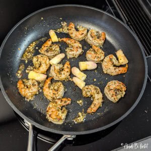 Schwarzes-Spargelrisotto-Gambas-AndiB.liebt-Andreas-Bochem-Zubereitung