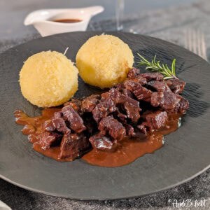 Hirschgulasch Rezept mit Portwein und Schokolade Titelfoto 2 AndiBliebt