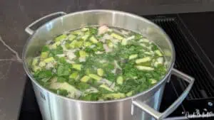 Hühnersuppe wie bei Oma Zubereitungsschritt Brühe 1