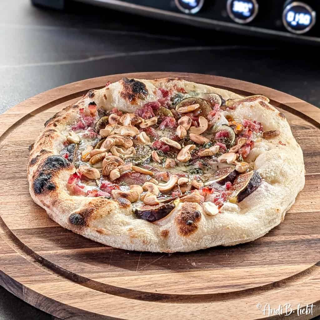 Pizza Bianca mit Feigen und Gorgonzola Anleitung Titelfoto Websitebeitrag