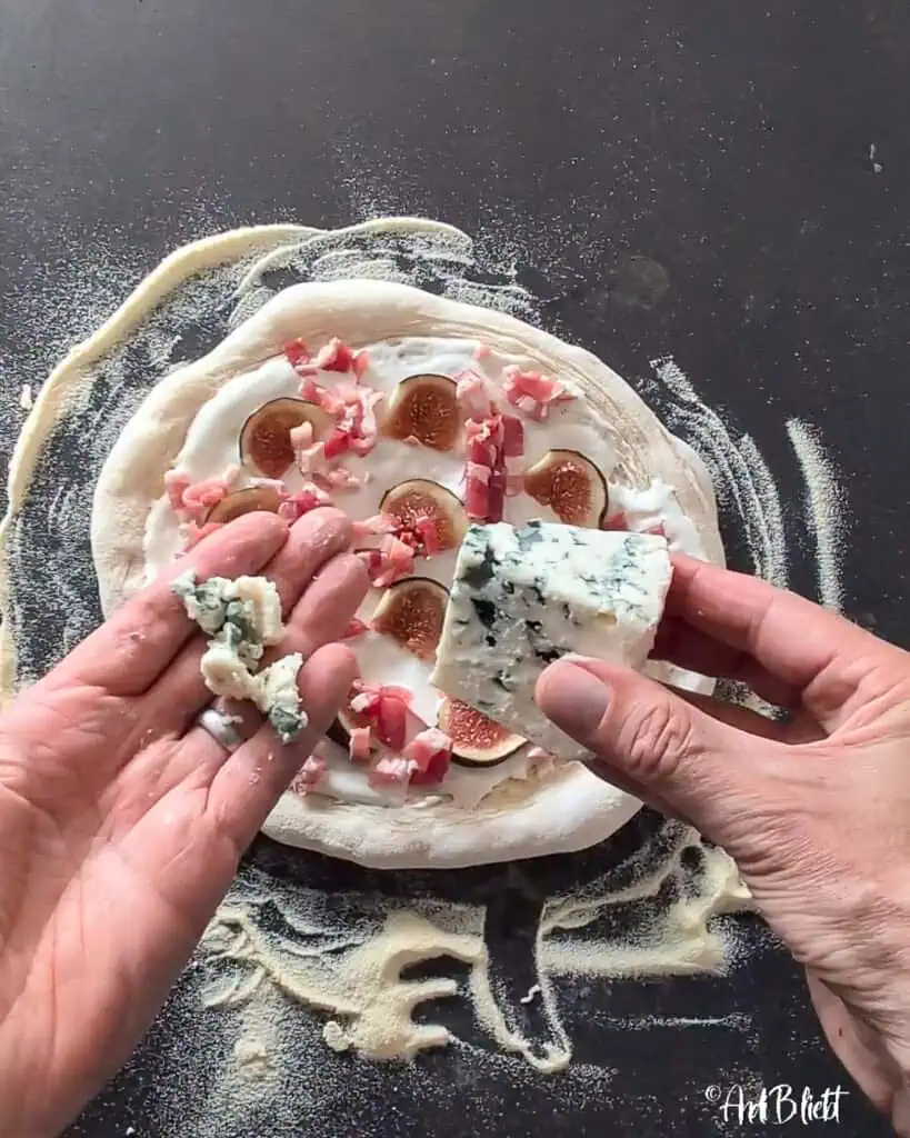 Pizza Bianca mit Feigen und Gorgonzola Anleitung Schritt 15