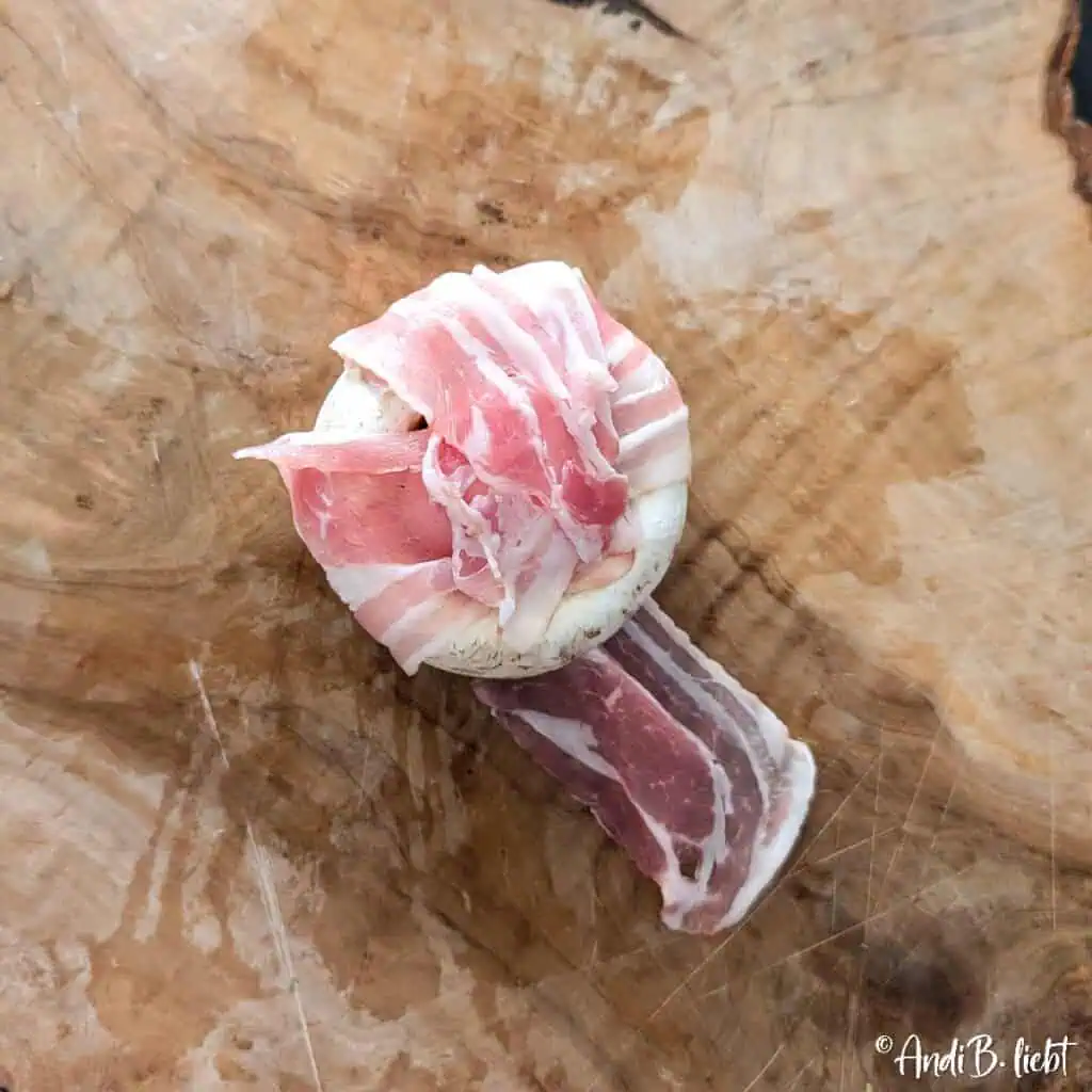 Gefüllte Champignons mit Bacon Anleitung umwickeln 2